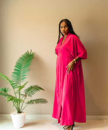 Découvrez la MINAH DRESS FUCHSIA : Élégance et Confort au Quotidien