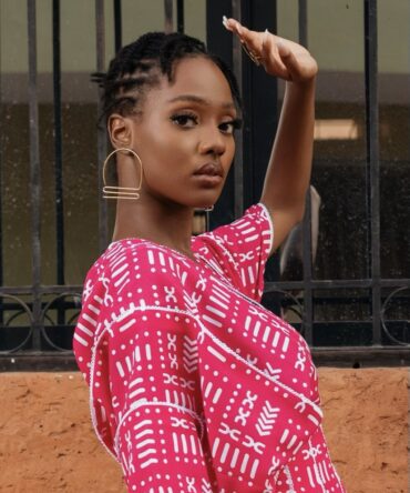 Boucles d'Oreilles La SÉNÉGALAISE : Élégance et Sophistication avec une Touche Culturelle