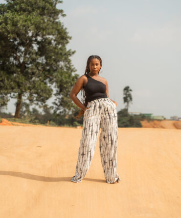 Maly Pants Bleu de Nuit : Élégance Décontractée de la Collection CENDRE