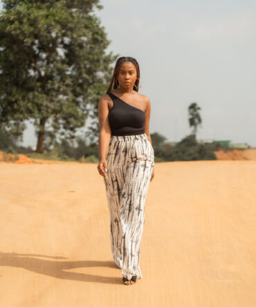 Maly Pants Bleu de Nuit : Élégance Décontractée de la Collection CENDRE
